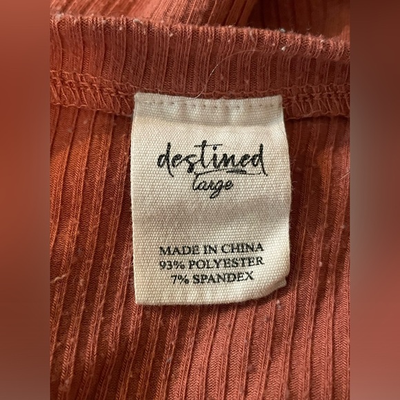 Destined By Tilly’s V-Neck Ribbed Shirt, Size Large - Picture 5 of 7